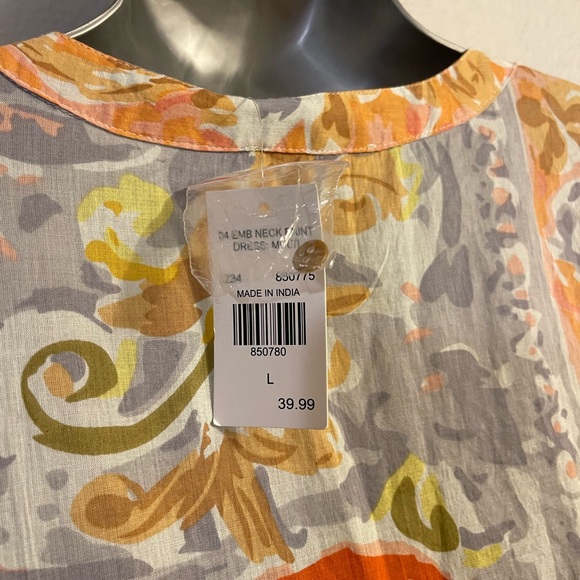 NWT, Bell Sleeve Dress - Picture 5 of 8